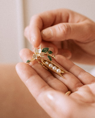 Peapod Brooch